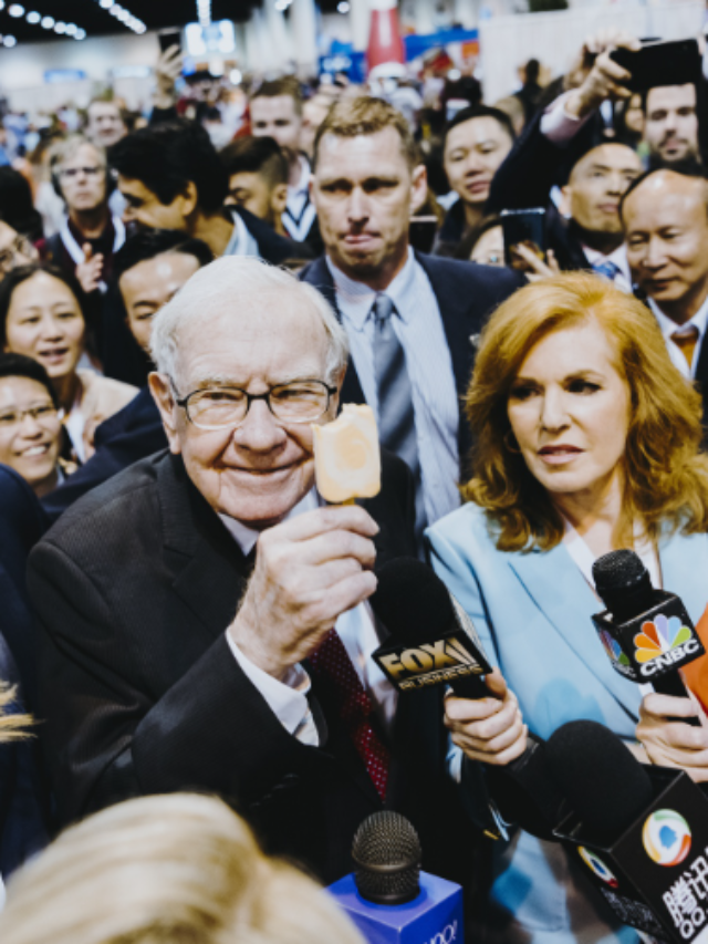 Charlie Munger, Warren Buffett's Trusted Partner, Passes Away at 99